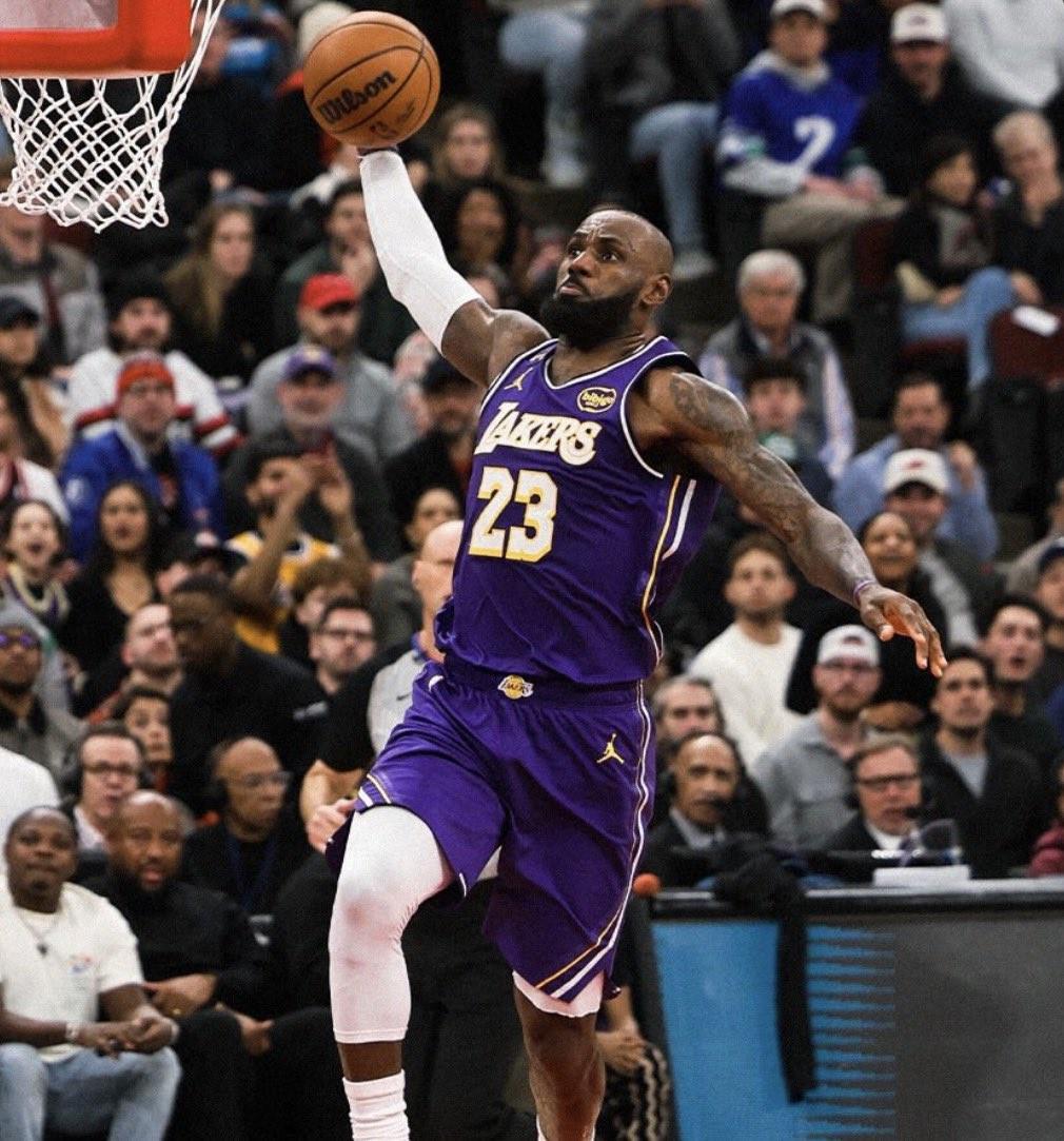 开云娱乐-詹姆斯半场20分，成为NBA历史首位41岁后半场砍20+得分球员